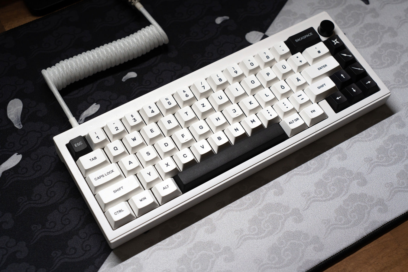 Ikigai keyboard side view on ikigai mousepad with white coiled cable